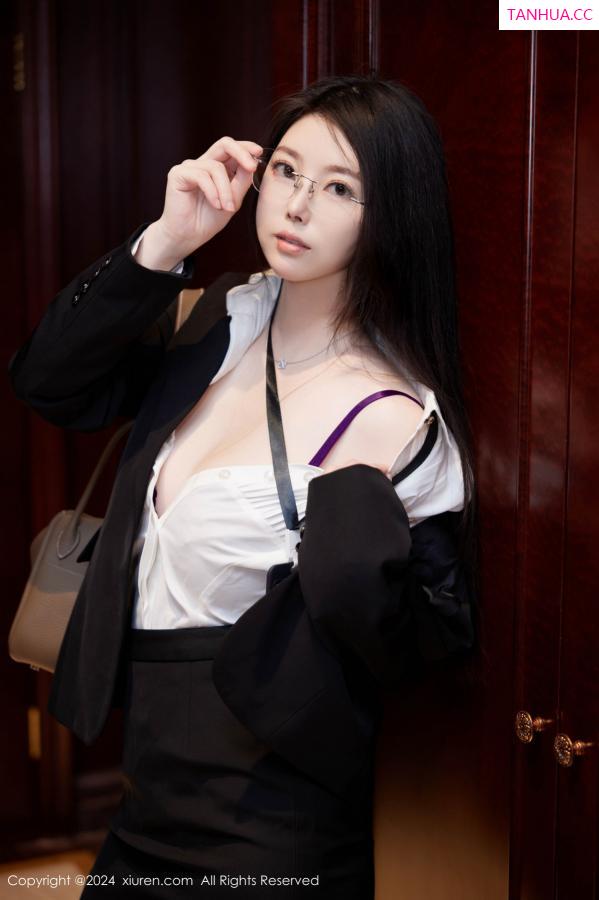 白茹雪  [XiuRen]高清写真图 2024.09.09 No.9131 白茹雪abby 美臀丝袜第21张图片